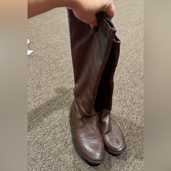 EUC Bucco Capensis 8.5 brown riding fashion boots flat heel below the knee zip - Picture 1 of 6